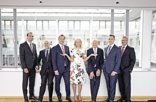 Das Team für Dussmann Next Level: Wolf-Dieter Adlhoch, Pietro Auletta, Jörg Braesecke, Catherine von Fürstenberg-Dussmann, Dr. Wolfgang Häfele, Hakan Lanfredi, Dieter Royal (v. l. n. r.) (Quelle: Dussmann Group)