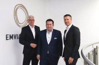 Volker Feldkamp, Markus Speckenbach, Jay Bratz bilden die neue Geschäftsführung von Emvia Living (Quelle: Emvia Living)