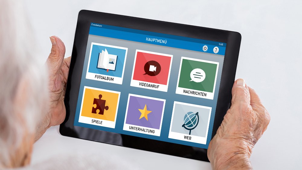 Tablets als digitales Assistenzsystem für Senioren (Bild: Media4Care)