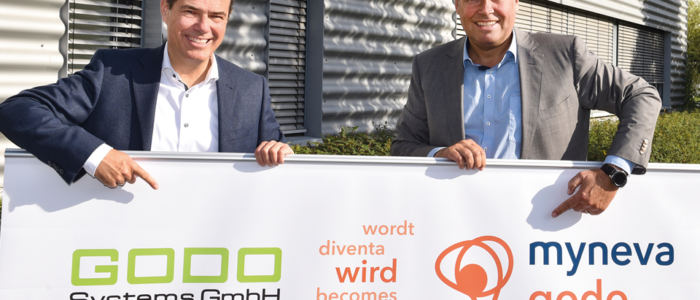 Dr. Hartmut Clausen, CEO myneva Group GmbH, Ralph Zenker, Inhaber GODO Systems Gmbh (v. li. nach re.) | Quelle: Peter Wirtz
