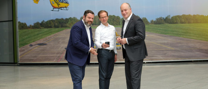 Sascha Coccorullo, Leiter Strategie der ADAC SE, Markus C. Müller, CEO der Nui Care GmbH und Dr. Claudius Leibfritz, Vorstand der ADAC SE und Aufsichtsratsvorsitzender der ADAC Versicherung AG (v.l.n.r.) freuen sich auf die Zusammenarbeit. © ADAC SE