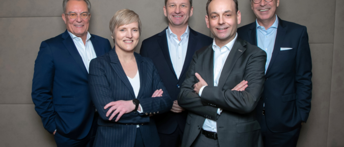 (v. l. n. r).: Thomas F. Roth, Mitglied des Vorstands IMMAC Holding AG Mechthild Mösenfechtel, Mitglied des Vorstands IMMAC Holding AG Matthias Battefeld, Mitglied des Vorstands Hannoversche Volksbank eG Jens Wolfhagen, Mitglied des Vorstands IMMAC Holding AG Marcus H. Schiermann, Gründer und Aufsichtsratsvorsitzender IMMAC Holding AG